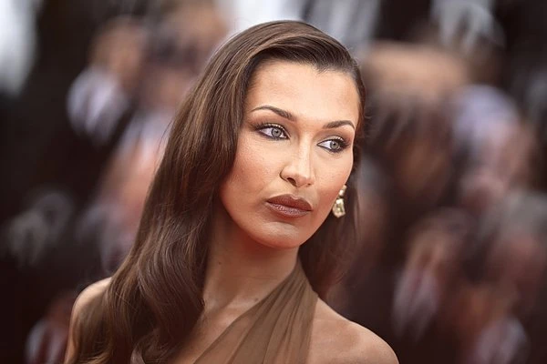 Знаменитая модель Белла Хадид никогда не улыбается.