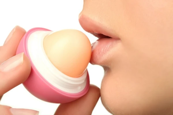 To Withstand Any Cold and Wind: How to Care for Your Lips in Winter