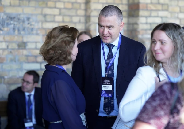 Political Scientist: “If the money is divided, then why change anything?”