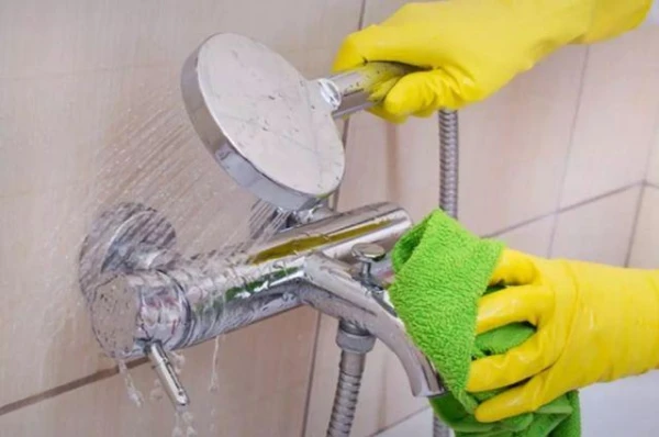 How to Easily Clean a Faucet in the Bathroom from Limescale