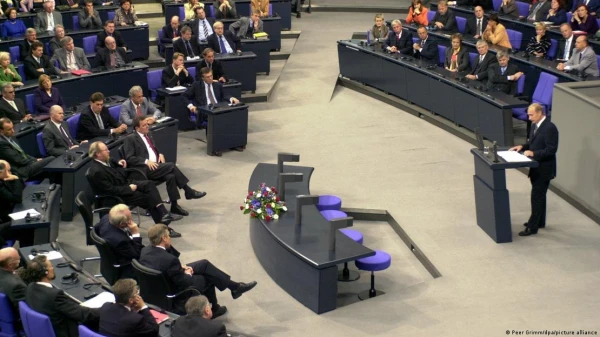 В рейхстаге президент России блеснул владением немецким.