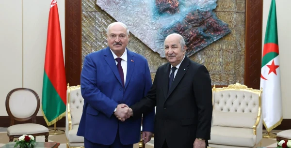 Батька в кругу старых товарищей СССР.