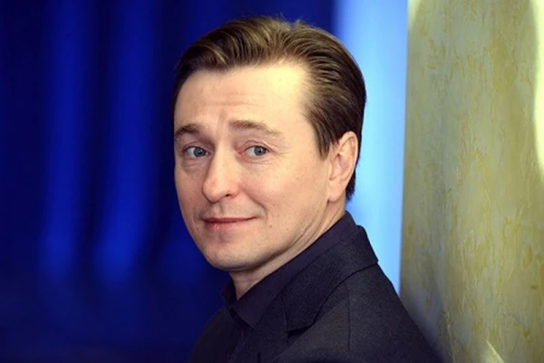 From Sasha Bely to Vladimir Vysotsky: The Best Roles of Sergey Bezrukov