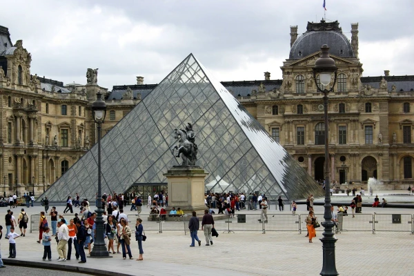 400 Exhibits Damaged at the Louvre Due to Sewage Break