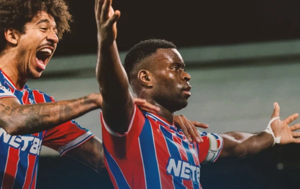 English Championship. Crystal Palace, defeating Fulham, surpassed Chelsea and climbed to fourth place