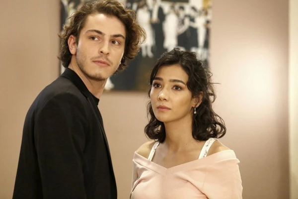 Кадр из сериала «Соколиный холм»