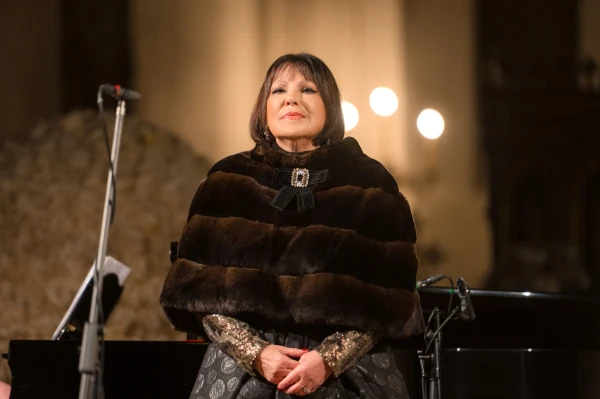 Inessa Galante - "May All Dreams Come True This Christmas!"