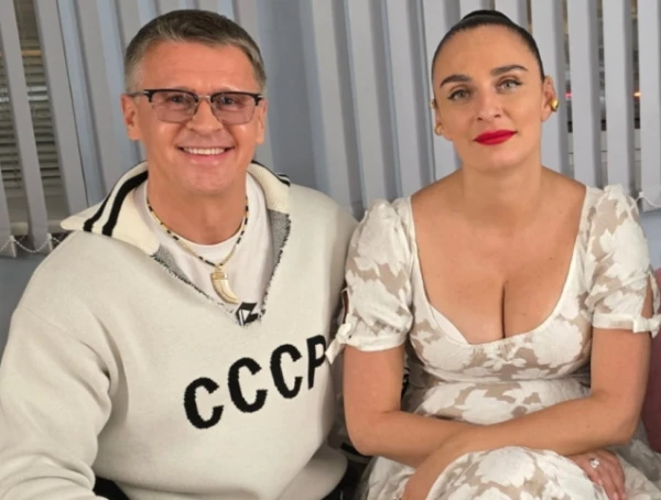 Шоумен Исаев и красавица Елена.