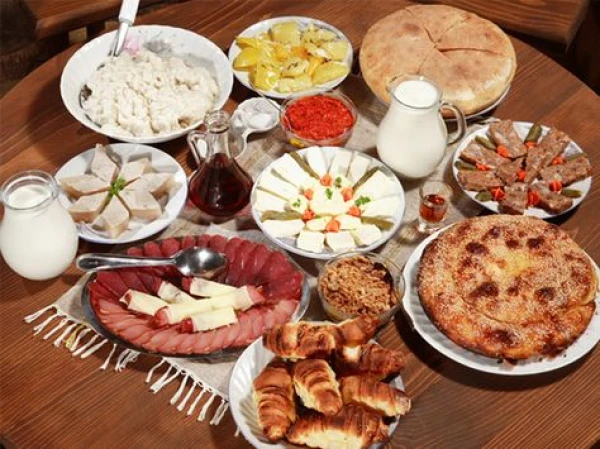 Balkan Breakfast: How a Traditional Dish Became the Trend of 2025