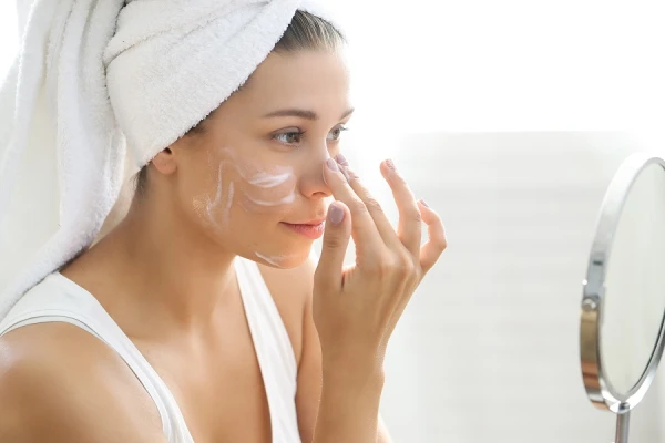 Should Oily Skin Be Moisturized: A Dermatologist Explains