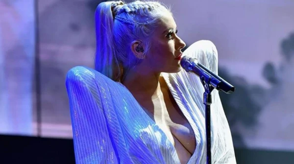 Christina Aguilera Admitted to Fear of Heights During Performance at the Eiffel Tower