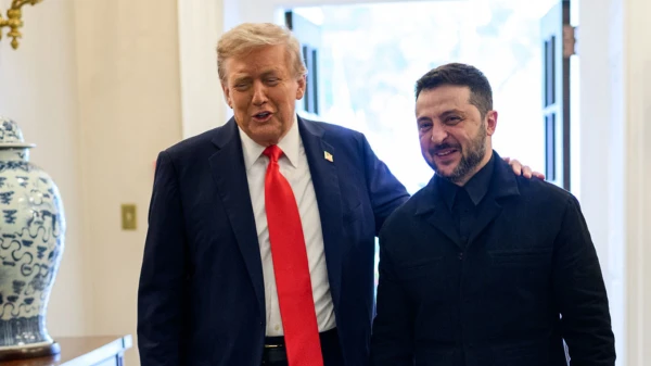 Рыбак рыбака - видит издалека!