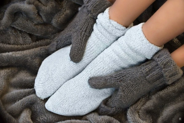 Constantly Freezing Hands and Feet in Winter — It’s Not About Warm Socks: 6 Possible Reasons