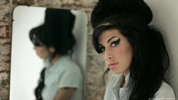 Amy Winehouse's Father Demands Court Return Profits from Sale of Daughter's Items