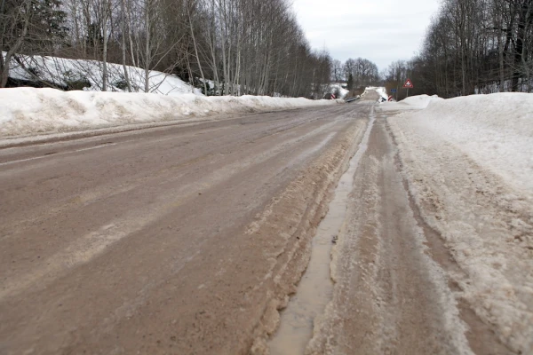 Gravel Roads Will 'Melt' and Freeze: Drivers Warned of Difficult Days