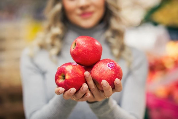 Apples from ‘Lidl’: Delicious and Meaningful!
