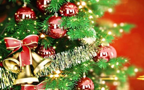 How to Make an Artificial Christmas Tree More Attractive: Seven Secrets