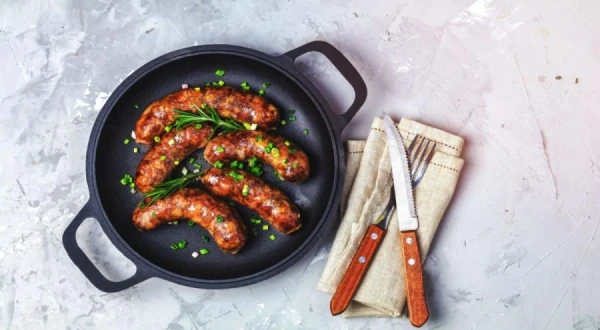 Former Chef of Elizabeth II Shares the Secret to Perfectly Fried Sausages