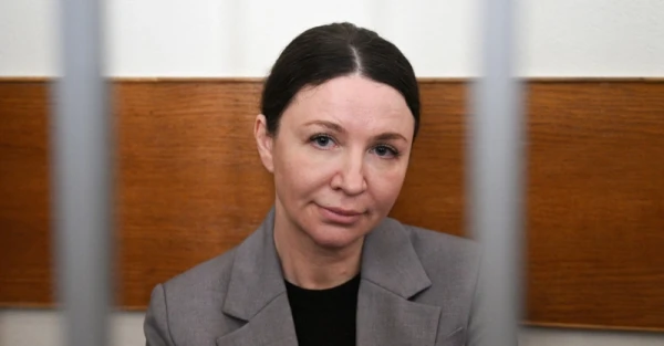 Елена Олеговна безуспешно пыталась покинуть Россию.