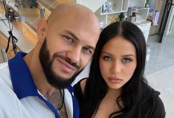 Отец не смог совладать с чувствами Ариелы.