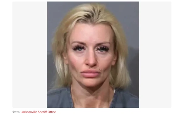 41-year-old blogger showed her bare breast to a teenager and was arrested