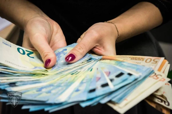 Fraudsters Swindle Latvian Bank Clients Out of Money at a Rate of One Million Euros per Month