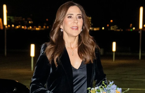 В свои 53 года она очень даже ничего.