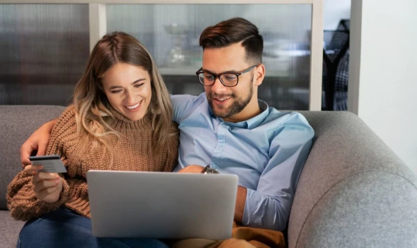 Financial Dialogue: How to Talk About Money in the First Year of a Relationship