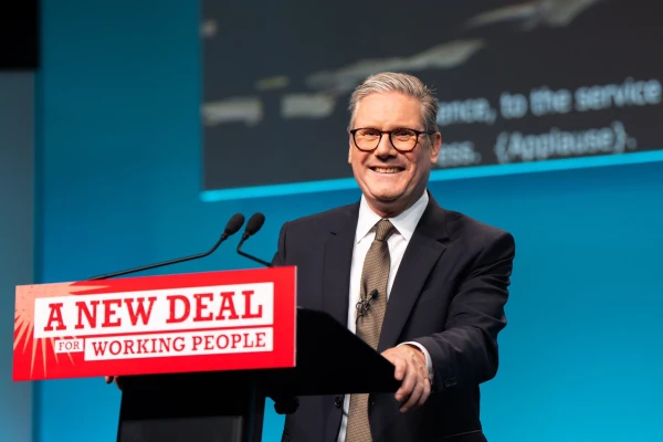 Starmer threatens Abramovich with court, demanding money from the sale of Chelsea to aid Ukraine