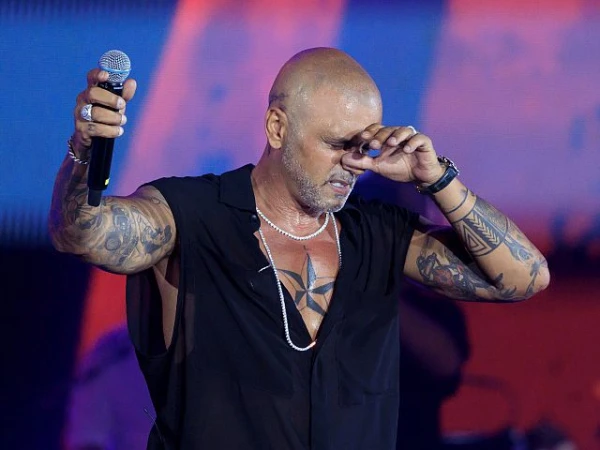 Стыдно людям смотреть в лицо.