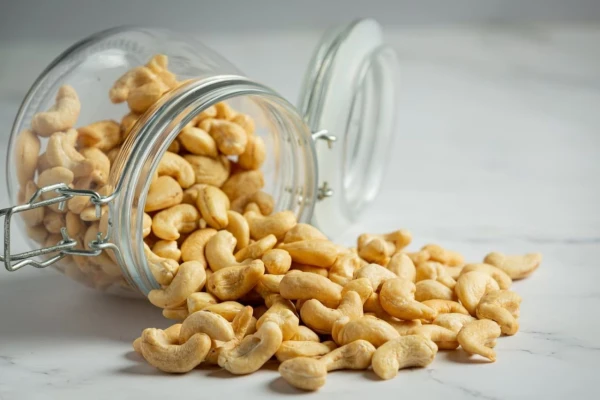 Cashews Every Day: How Nuts Affect Cholesterol and Blood Pressure