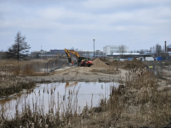 На улице Сканстес глубоко копали.