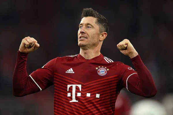 Robert Lewandowski is willing to accept a pay cut to play another year for Barcelona