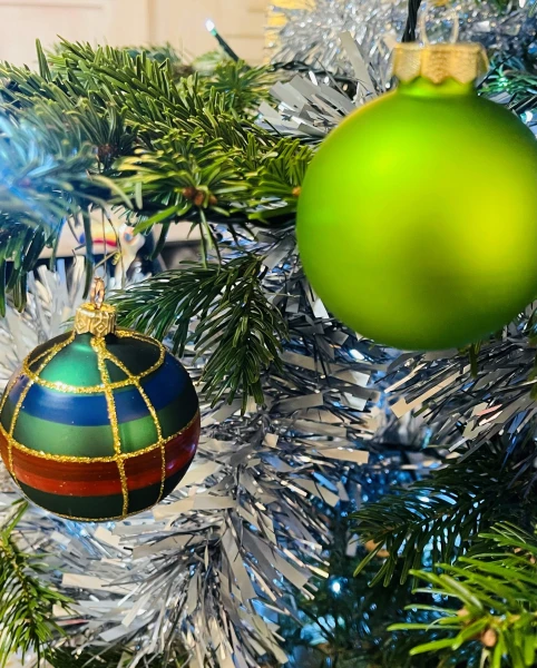 Christmas Tree at Home: Natural or Artificial?