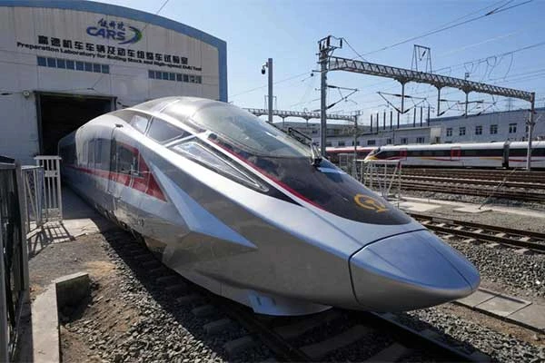 Поднебесная едет быстрее всех.