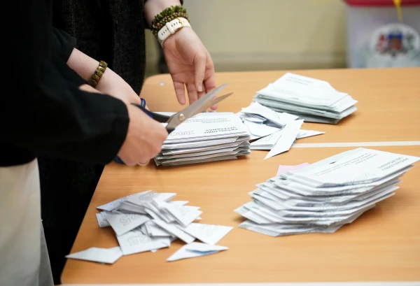 The Failure of the 'Revolution' in Politics. Five Reasons