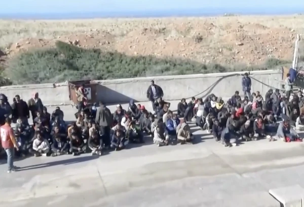 Hundreds of Migrants Arrive in Crete — DPA