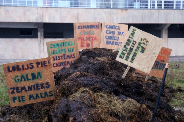 Only 'piles of manure' can change the situation in stores - farmers