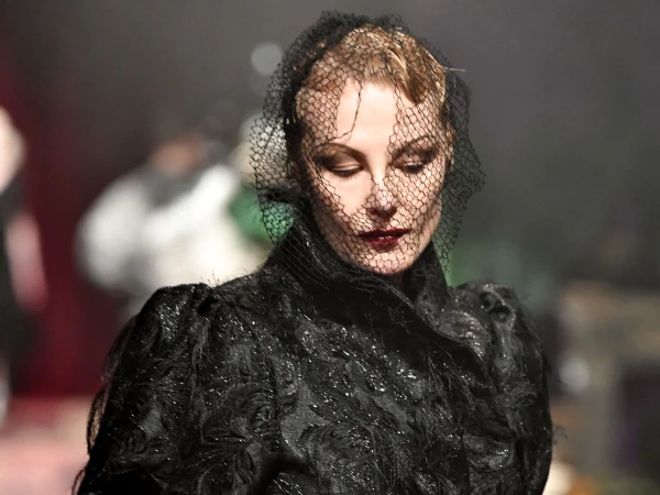 Рената Муратовна и в свои года - свежа и хороша.