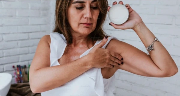 A Woman Complained About the Change in Her Sweat Smell After 40 and Received Advice