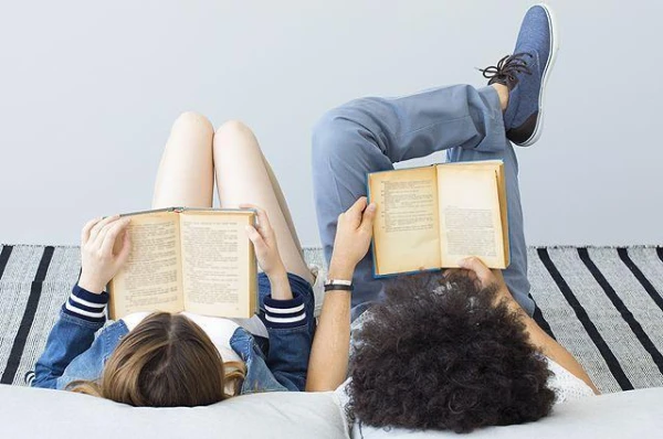 Is it possible to read while lying down?