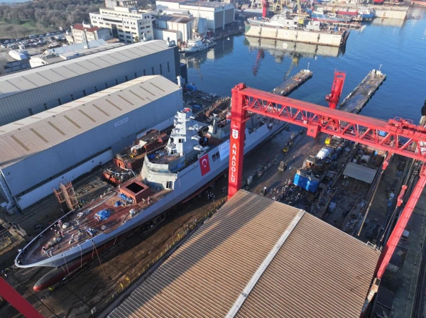 На верфи построен новый фрегат.