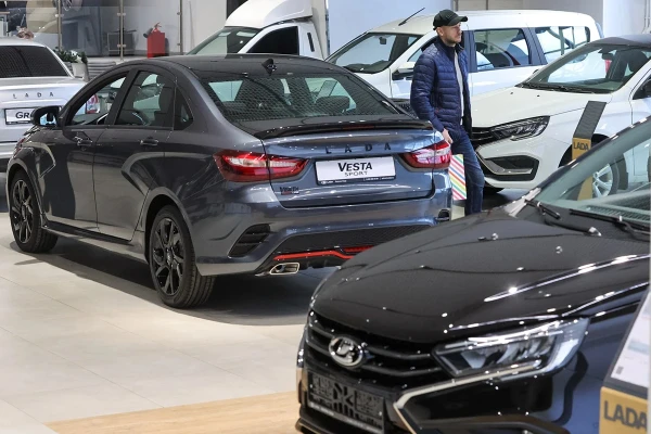 В шоурумах ВАЗа смотреть, в общем, не на что.