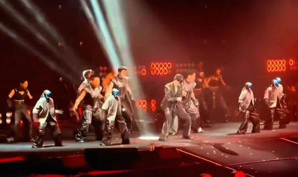 Эти милые человекообразные питомцы.