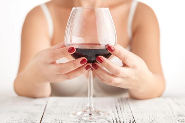 How to Avoid a Severe Hangover: What to Drink and What to Snack On