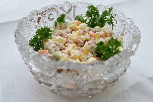 “Russian” Olivier Must Be Made with Caviar (VIDEO)