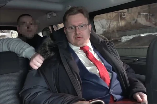 Former Russian Foreign Ministry Employee Sold State Secrets to the U.S. His Reaction During Arrest Was Captured on Video