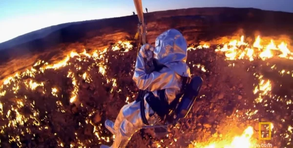 Отважный Джордж Курунис спускается в гиблое место.