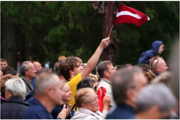 “If We Are Gone, You Will Regret It”: The Public Does Not Want to Sign for the Content of the Manabalss Portal