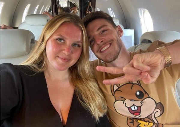 Футболист счастлив в браке.